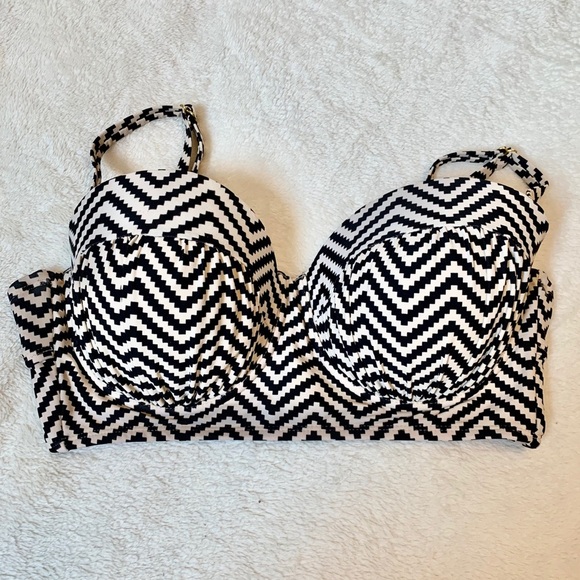 Xhilaration Bathing suit top - Picture 1 of 3
